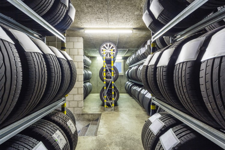 Lagern Sie Ihre Reifen im Reifenhotel der Hardergarage Hilber in Interlaken